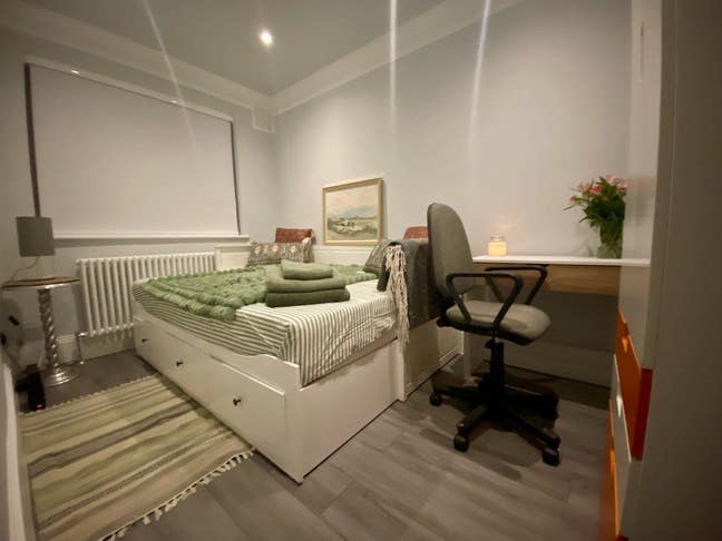 Double Room, near Richmond Bridge, £820, inclusive Main Photo