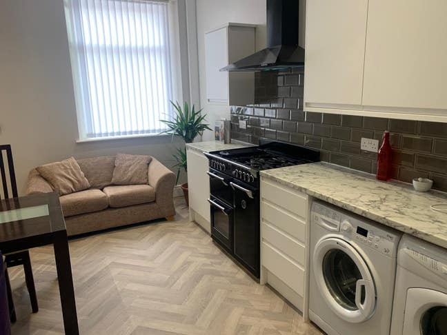 Beautiful Designer Home in Stockport Main Photo