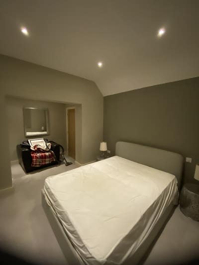 Double bedroom, with own bathroom and kitchen area Main Photo