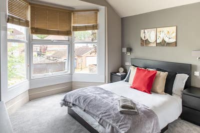 Studio rooms with ensuite close to center, parking Main Photo