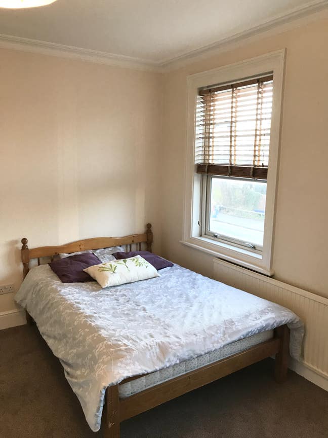 Large room with En-suite  Main Photo