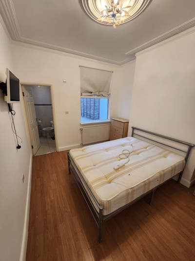 Double Room with En-Suite! Main Photo
