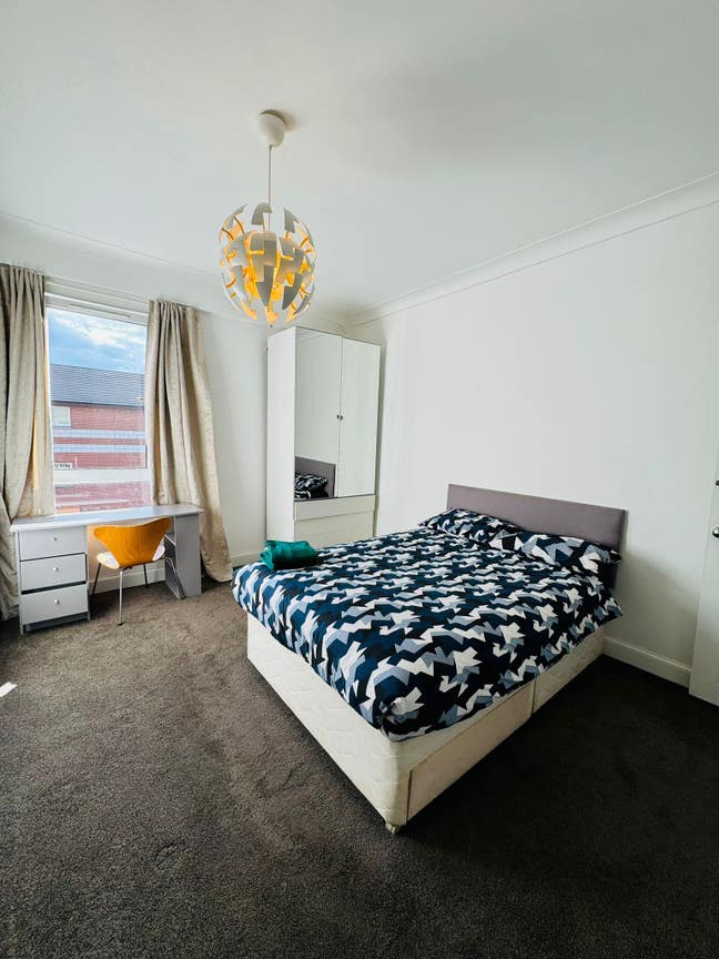 Room Available in a 3Bhk Appartment at Gorgir Park Main Photo