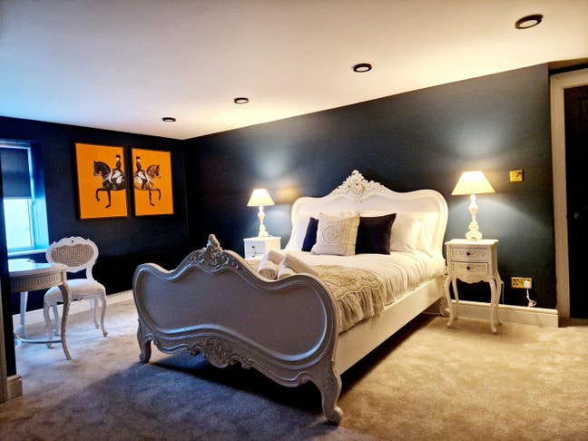 5⭐️ boutique award winning development  Main Photo