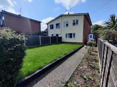 Double bedroom available near town centre Main Photo