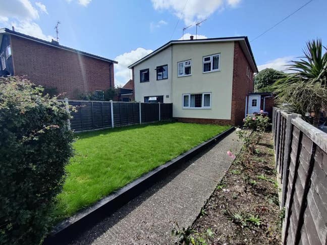 Double bedroom available near town centre Main Photo