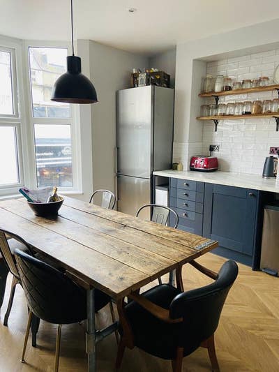 Bright Large Windows. Double room. 1 min from sea Main Photo