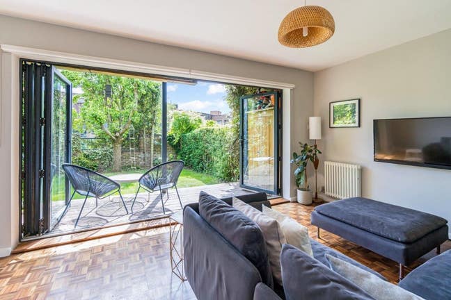 Garden room + after-school childcare exchange Main Photo