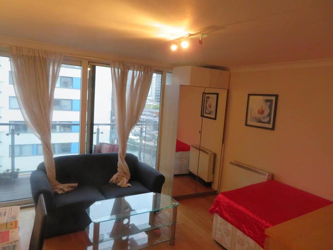 Beautiful Double Room with Marina Views at Bargain Main Photo