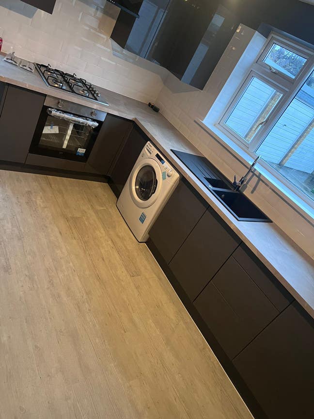 Newly renovated Modern 1 bedroom to rent  Main Photo