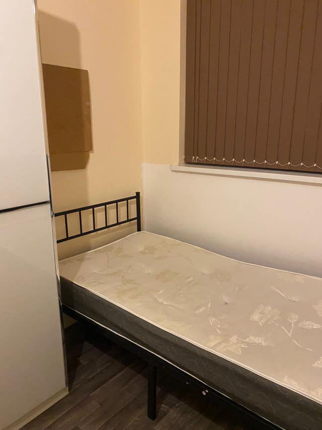 4 bedroom in very quite area close to shops and bu Main Photo