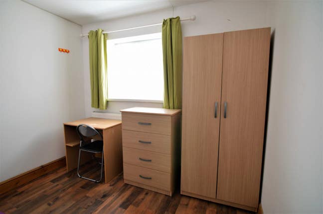 Single Room *E10 6Pr*  Bills Included Main Photo