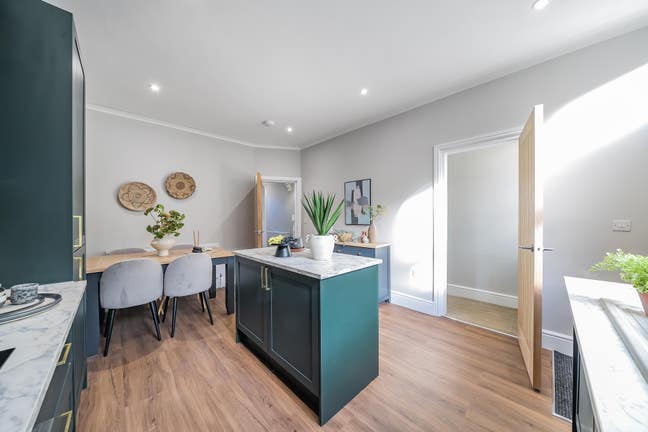 High-Spec 5-Bed Student House – Headingley Main Photo