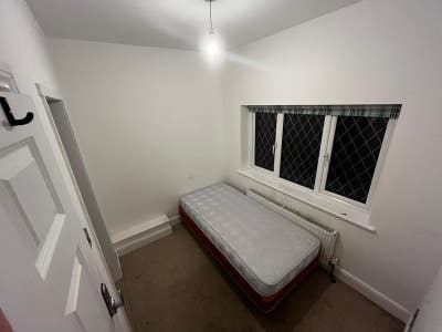 Small single room Main Photo