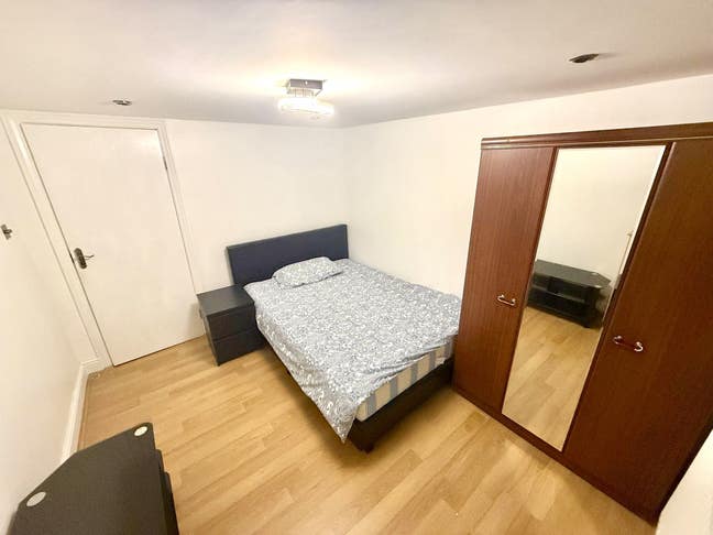 Room for rent in London  Main Photo