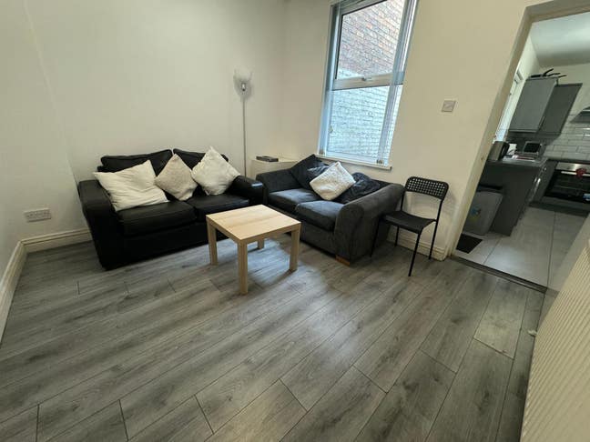 One Modern Room for Rent (Bills Included) Main Photo