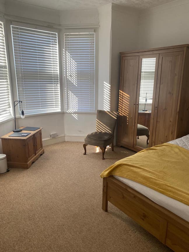 Single & Double Furnished Rooms Main Photo
