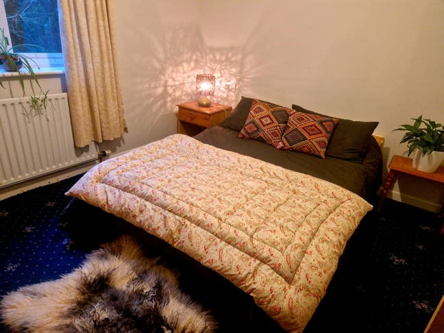 Double Room in Shared Detached Bungalow  Main Photo