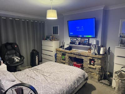 Large room in quiet friendly house - ready 1st Aug Main Photo