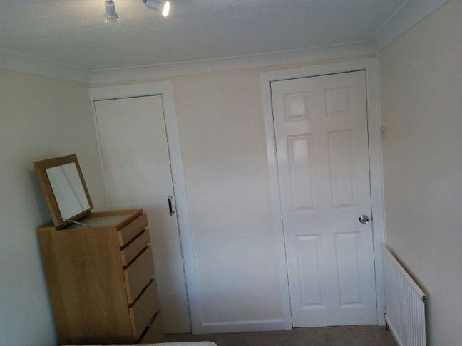 Bedroom Close to Town Centre - Bus & Train Station Main Photo