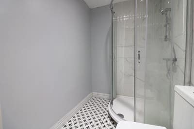 3-min to Uni. Beautiful Spacious room Main Photo