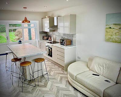 One large double room available  Main Photo