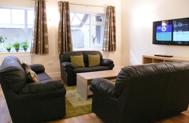 Furnished Loft Double Room with Bills Included Main Photo