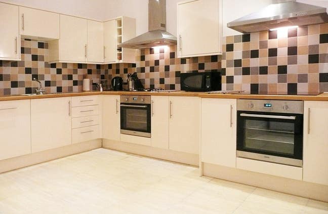 Furnished Loft Double Room with Bills Included Main Photo