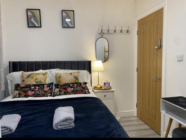 En-suite in Altrincham with  parking  Main Photo