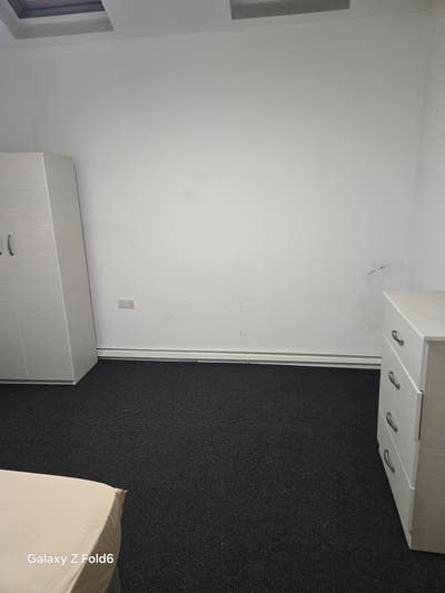 I BIG room to let Main Photo