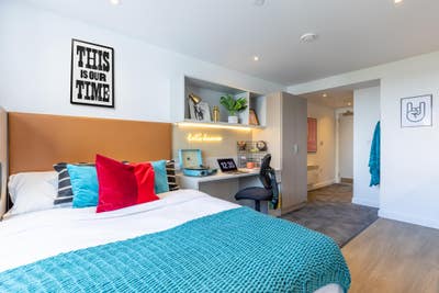 Student Only Studio & Apartment - Mediacityuk Main Photo
