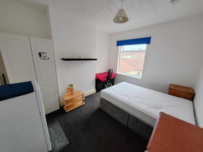 Avonmouth Rooms in Refurbished House Main Photo
