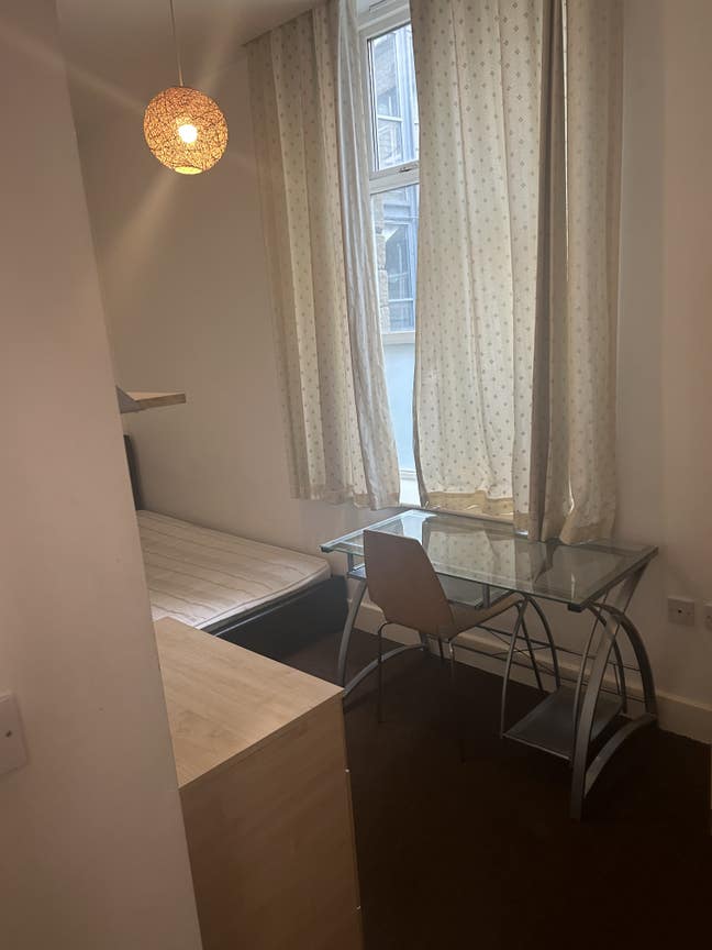 Viaduct Works offers a fully-furnished private roo Main Photo