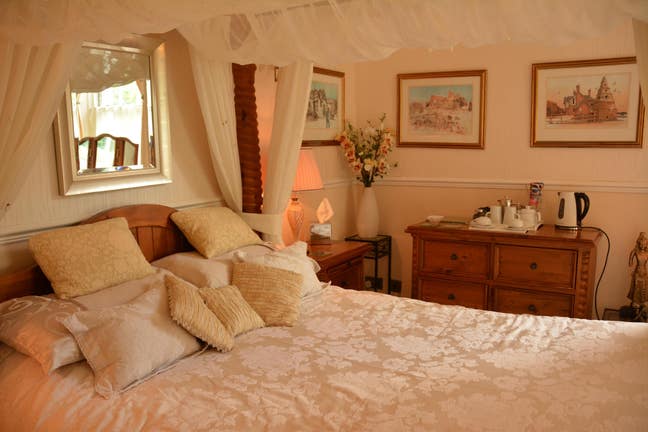 Character ,Charm and Style Only £600 All In Main Photo