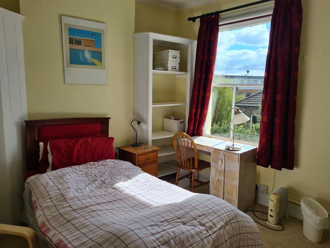 Clean bright room in lovely Victorian house Main Photo