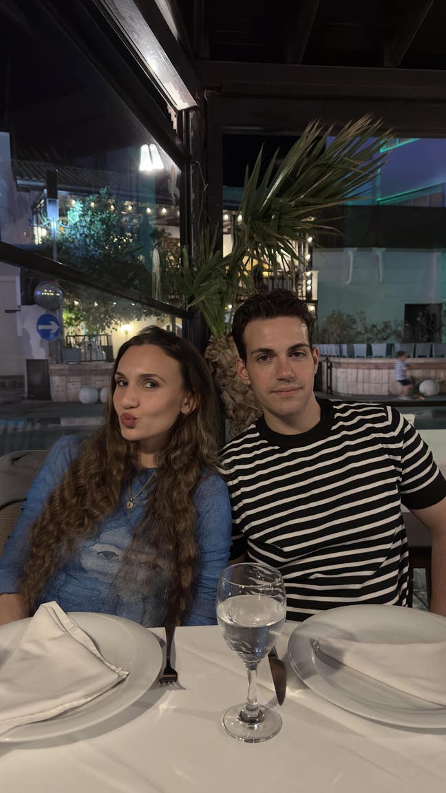 2 Double Rooms needed same accom 28/03 Move in  Main Photo