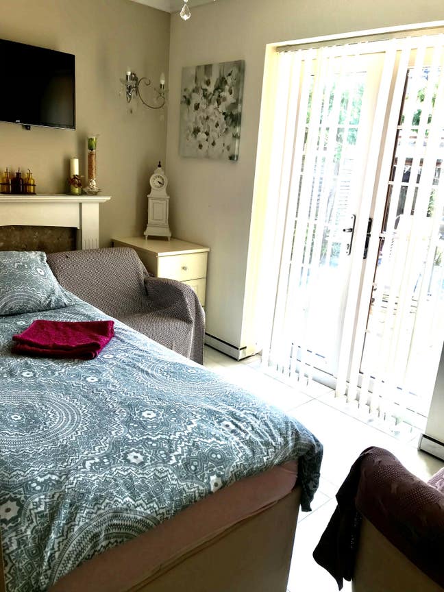 Central Location-in Stratford zone2 Room for let Main Photo