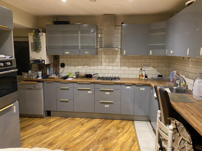 Large Room New Furniture Couples Accepted Main Photo