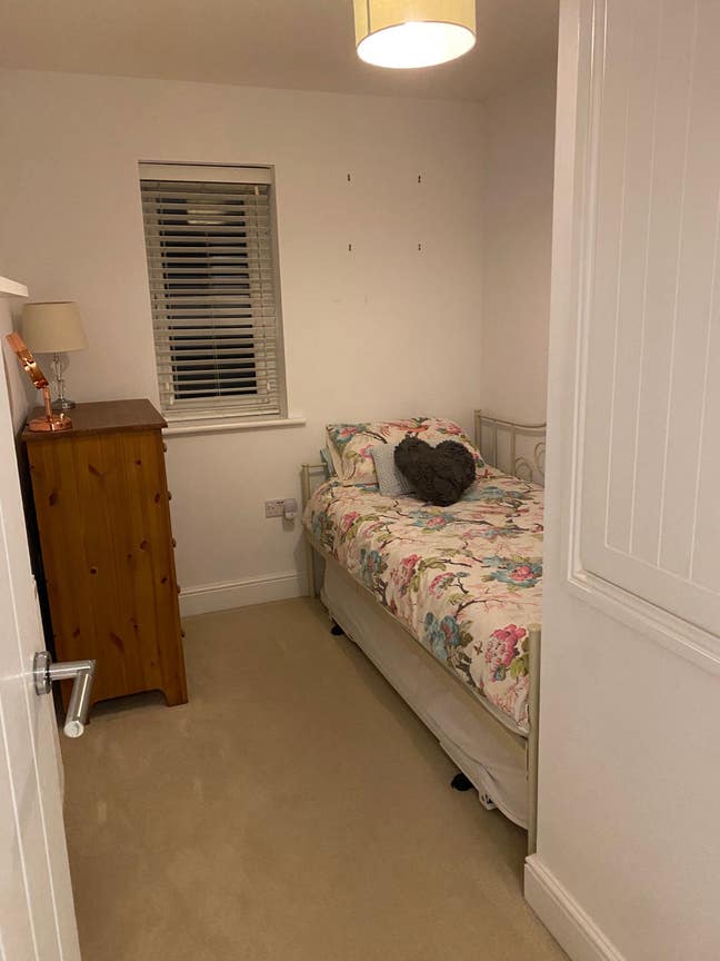 Single room in Beautiful family home Main Photo