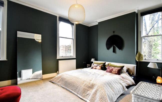 Beautiful bedroom and shared bathroom  Main Photo