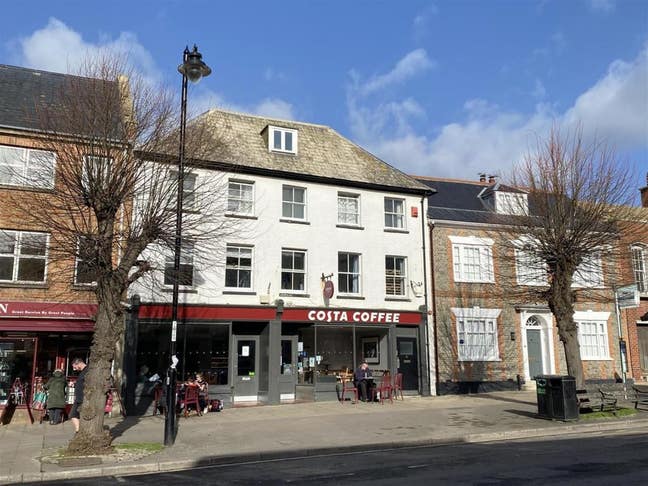 Lovely Furnished room in a High Street Property  Main Photo