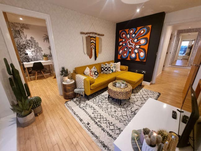  Gorgeous Fully Furnished Riverview Apartment Main Photo