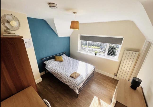 🔥🏡1 double with own entrance & 1 large double🔥👀 Main Photo