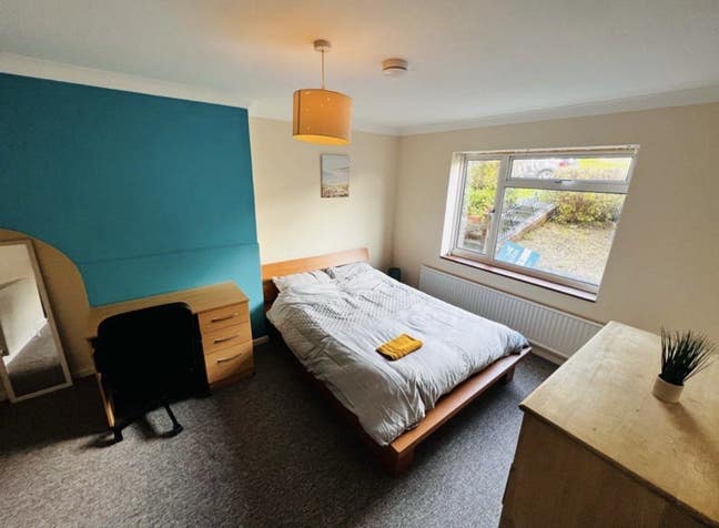 🔥🏡 2 Large Doubles, 1 with Own Entrance🔥👀 Main Photo