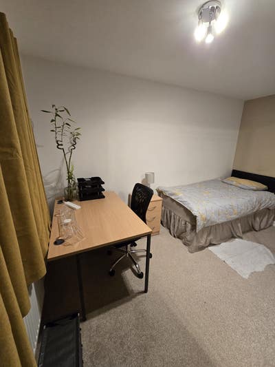 Large Double Room Main Photo