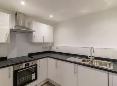 *Stylish 1-Bed Flatshare close to Leek Town Centre Main Photo