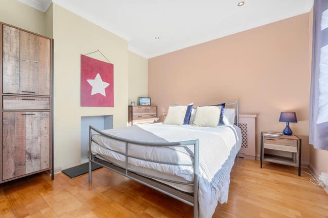 Large Double Room, Inc. all bills - Great area Main Photo