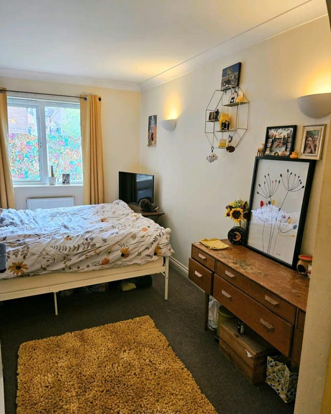 Large Double Room with Ensuite Central Godalming Main Photo