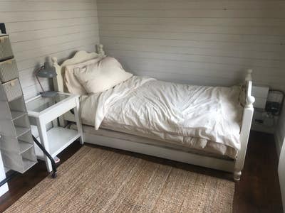 Choice or rooms in home surrounded by green spaces Main Photo