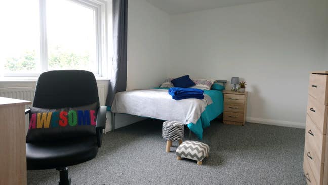 Beautiful Ensuite Near Hospital Main Photo